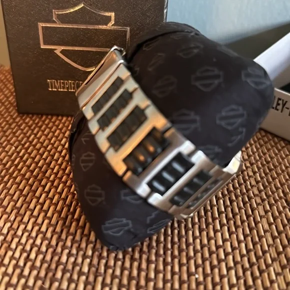 Harley-Davidson Exclusive Bulova watch-NEW - Picture 4 of 7